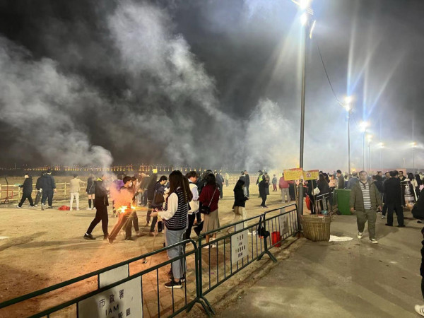 澳門農曆春節期間售賣及燃放爆竹煙花(圖片來源︰澳門旅發局) 澳門農曆春節期間售賣及燃放爆竹煙花(圖片來源︰澳門旅發局)