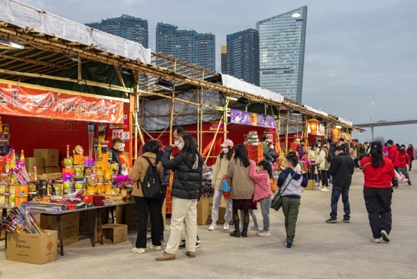 澳門農曆春節期間售賣及燃放爆竹煙花(圖片來源︰澳門旅發局) 澳門農曆春節期間售賣及燃放爆竹煙花(圖片來源︰澳門旅發局)