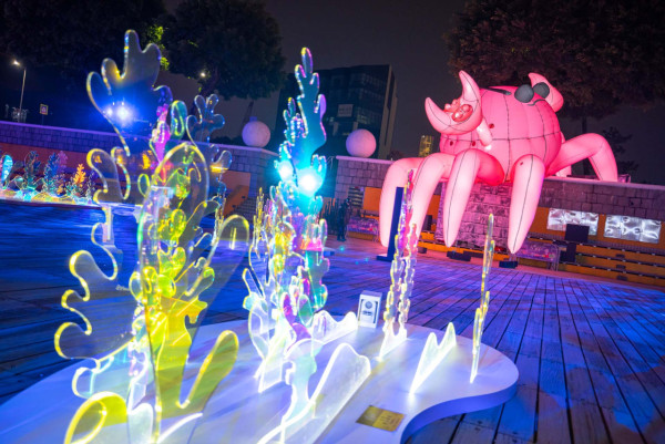 澳門「幻彩耀濠江」互動燈光裝置和光雕表演(圖片來源︰澳門旅發局) 澳門「幻彩耀濠江」互動燈光裝置和光雕表演(圖片來源︰澳門旅發局)