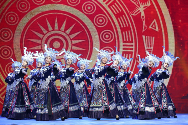 澳門新春系列活動「靈蛇翔鏡海瑞氣滿灣區」(圖片來源︰澳門市政局) 澳門新春系列活動「靈蛇翔鏡海瑞氣滿灣區」(圖片來源︰澳門市政局)