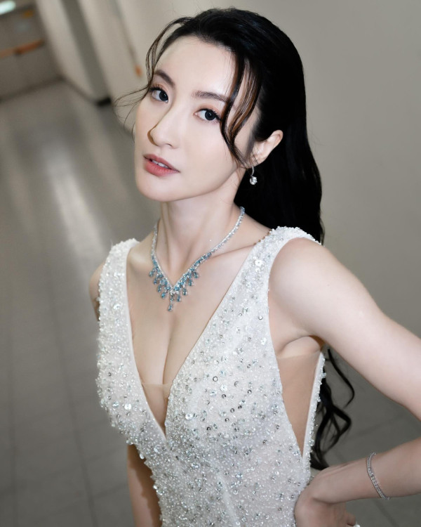 37歲TVB視后突然成內地流量密碼！點擊超過9.4億！搏到盡玩透視誘惑！ 