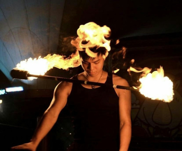 KK園區｜火舞表演者被賣豬仔後獲救 憶述園內恐怖經歷！曾被毆打兼暴曬 