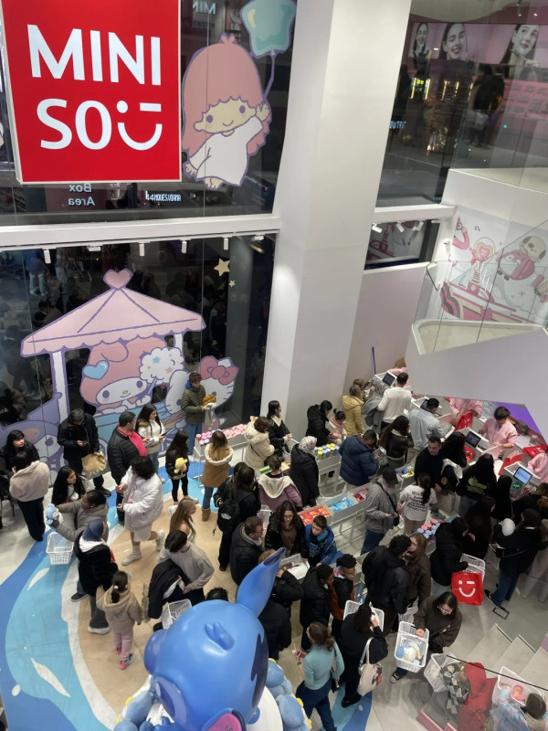 西班牙人以為Miniso是日本品牌爆紅！ 本地人透露四大原因！原來曾自稱日本品牌？ 