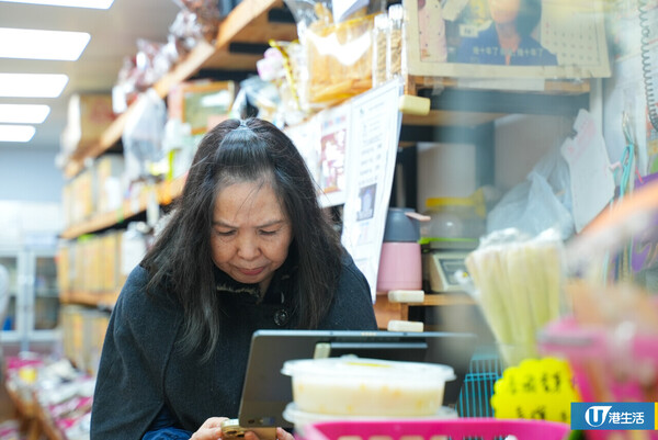 七旬夫婦堅持60年全人手製自創斑蘭年糕 老字號小店日產400底！原汁原味鮮榨椰子