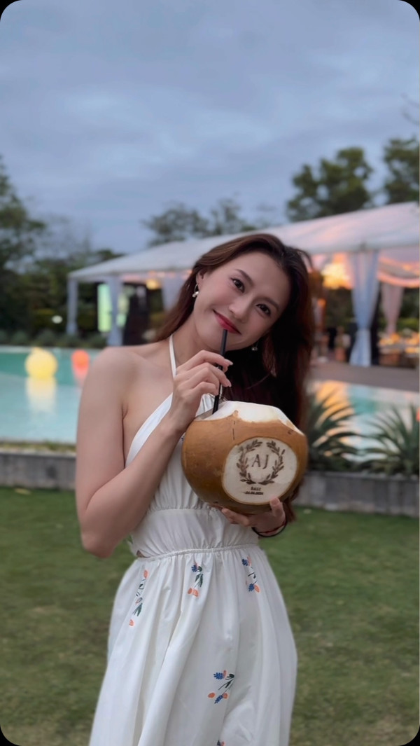 36歲TVB離巢女星譚嘉儀暢遊夏威夷 晒桃紅色泳衣美照 火辣身材震驚網民：好Sharp好正 