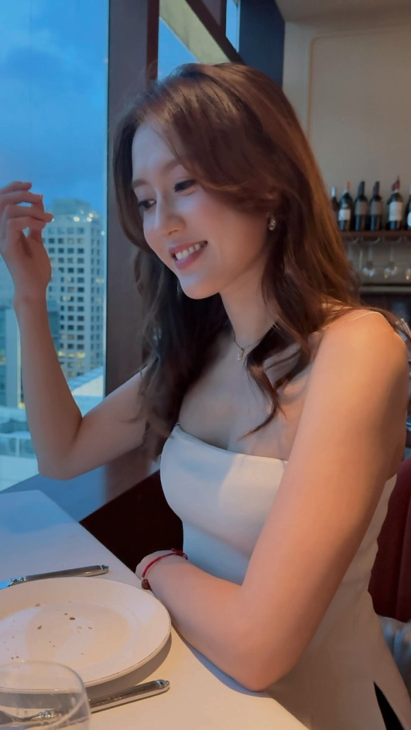 36歲TVB離巢女星譚嘉儀暢遊夏威夷 晒桃紅色泳衣美照 火辣身材震驚網民：好Sharp好正 