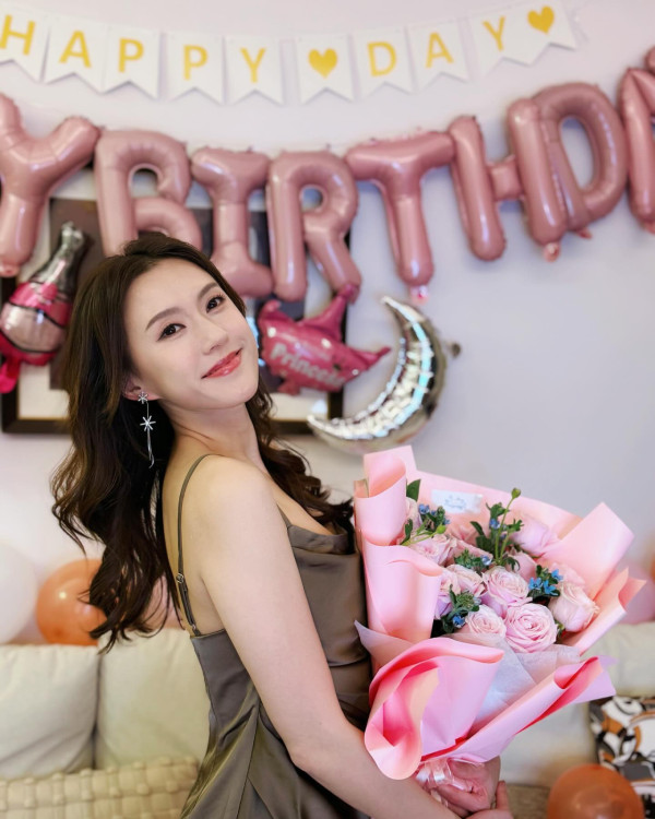 36歲TVB離巢女星譚嘉儀暢遊夏威夷 晒桃紅色泳衣美照 火辣身材震驚網民：好Sharp好正 