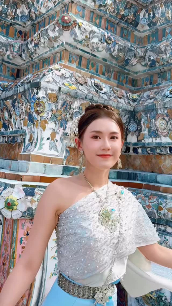 36歲TVB離巢女星譚嘉儀暢遊夏威夷 晒桃紅色泳衣美照 火辣身材震驚網民：好Sharp好正 