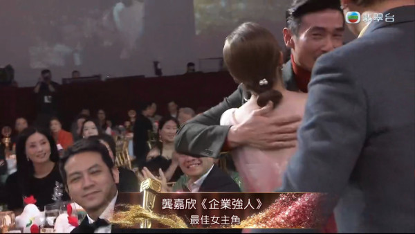 44歲逆齡天后蔡依林富國島被偶遇 清涼穿搭生圖曝光 沙灘紮紮跳宛如少女 