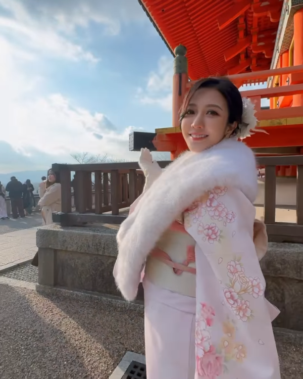 何依婷懷孕6個月遊日和服初體驗！網民激讚零孕味：完全唔見肚！ 