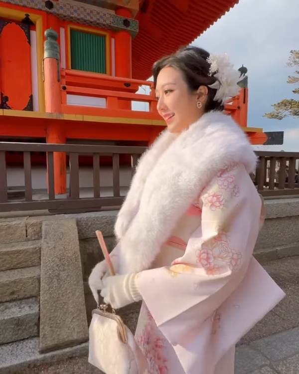 何依婷懷孕6個月遊日和服初體驗！網民激讚零孕味：完全唔見肚！ 