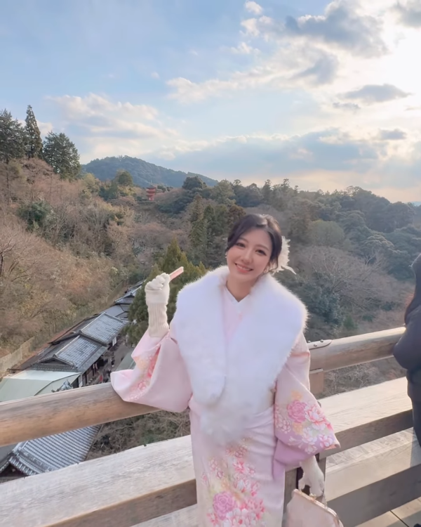 何依婷懷孕6個月遊日和服初體驗！網民激讚零孕味：完全唔見肚！ 