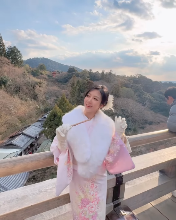 何依婷懷孕6個月遊日和服初體驗！網民激讚零孕味：完全唔見肚！ 