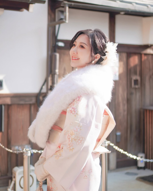 何依婷懷孕6個月遊日和服初體驗！網民激讚零孕味：完全唔見肚！ 