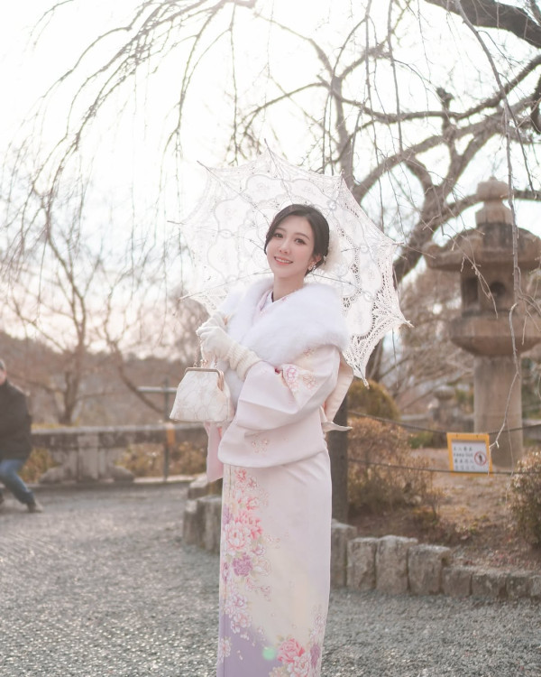 何依婷懷孕6個月遊日和服初體驗！網民激讚零孕味：完全唔見肚！ 