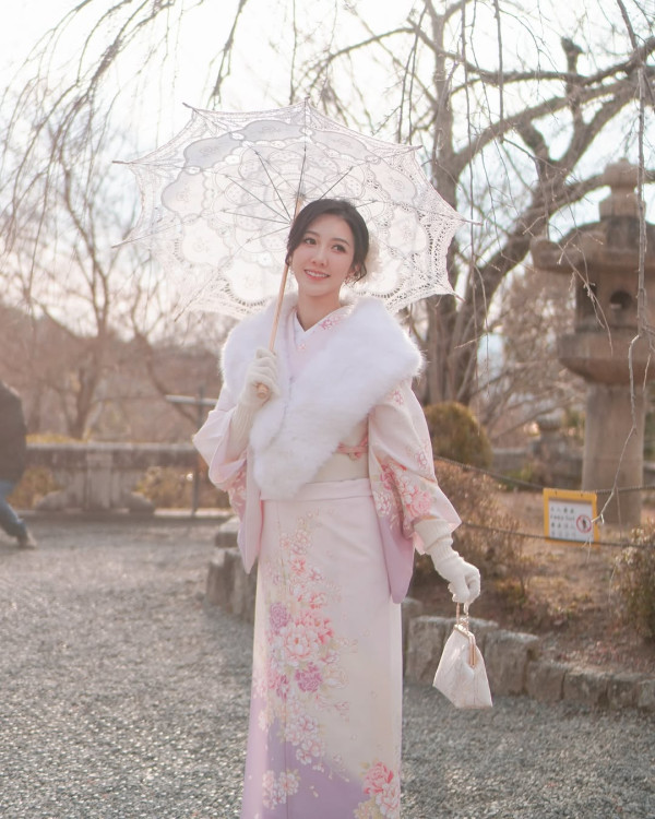 何依婷懷孕6個月遊日和服初體驗！網民激讚零孕味：完全唔見肚！ 