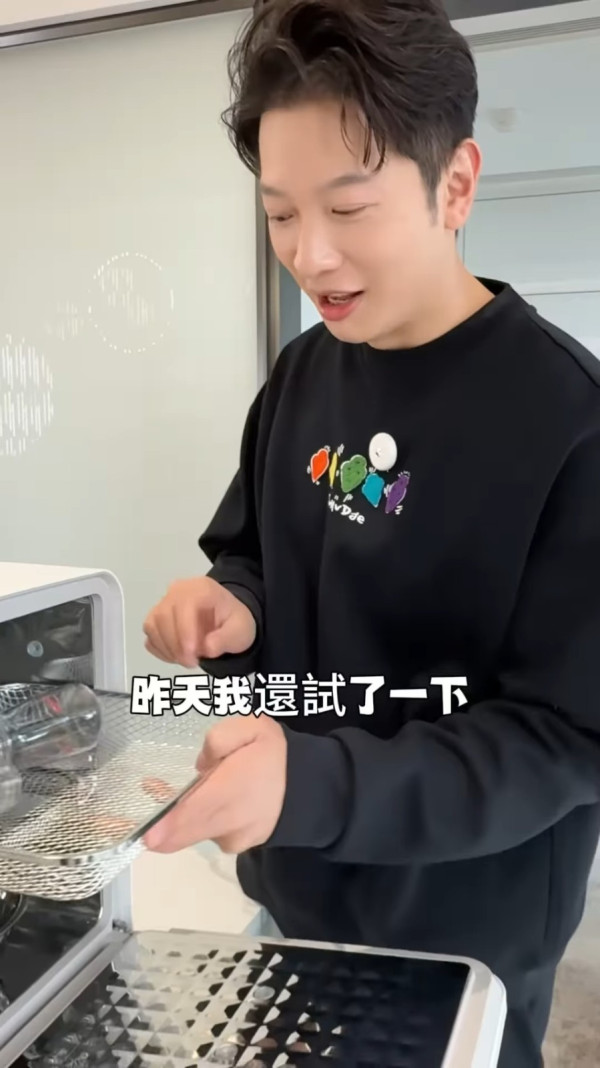 高鈞賢帶妻女返深圳豪宅坐月 化身「曬女狂魔」曝光B女正面 