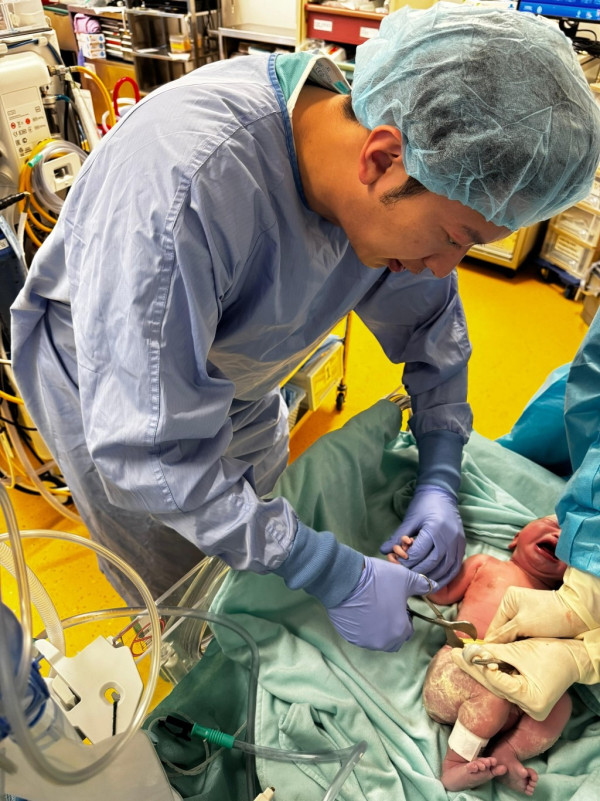 高鈞賢帶妻女返深圳豪宅坐月 化身「曬女狂魔」曝光B女正面 