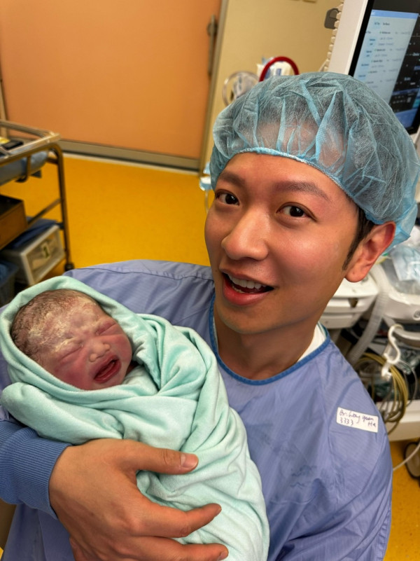 高鈞賢帶妻女返深圳豪宅坐月 化身「曬女狂魔」曝光B女正面 