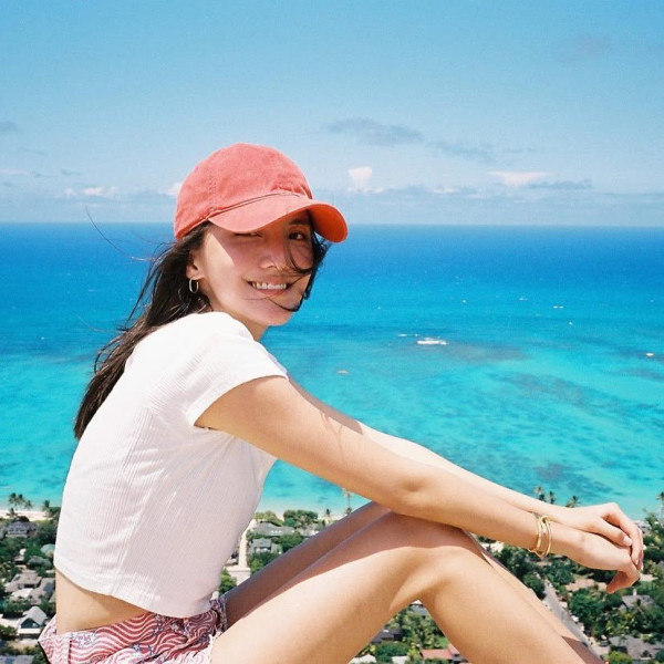 百億新抱吳千語赴韓晚宴Deep V到肚臍！撼贏何超蓮！傲人身材貴氣獲讚美到發光 