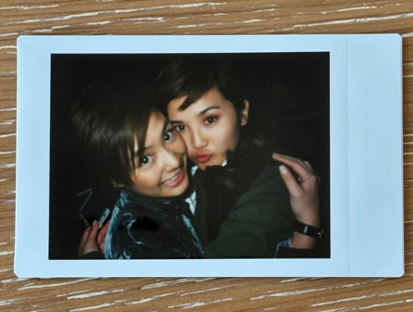 42歲阿Sa蔡卓妍驚現「蝦餃下巴」 現身米蘭真實狀態童顏不再？ 