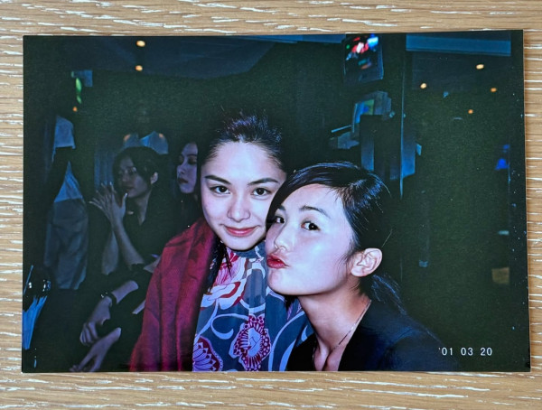 42歲阿Sa蔡卓妍驚現「蝦餃下巴」 現身米蘭真實狀態童顏不再？ 