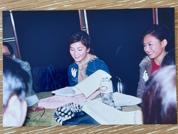 42歲阿Sa蔡卓妍驚現「蝦餃下巴」 現身米蘭真實狀態童顏不再？ 