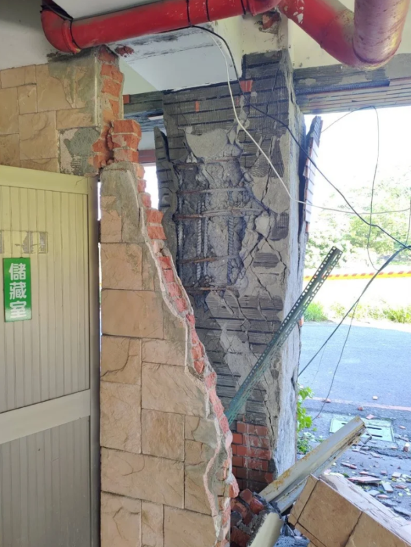 台灣地震一刻印傭姐姐飛身緊擁臥床婆婆 漆黑中寸步不離感動網友:值得加薪