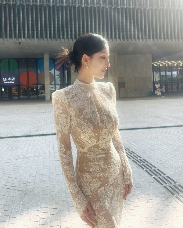 海兒被野生捕獲臉部狀態白到反光 生圖驚見一部位離奇僵硬被指醫美過度？