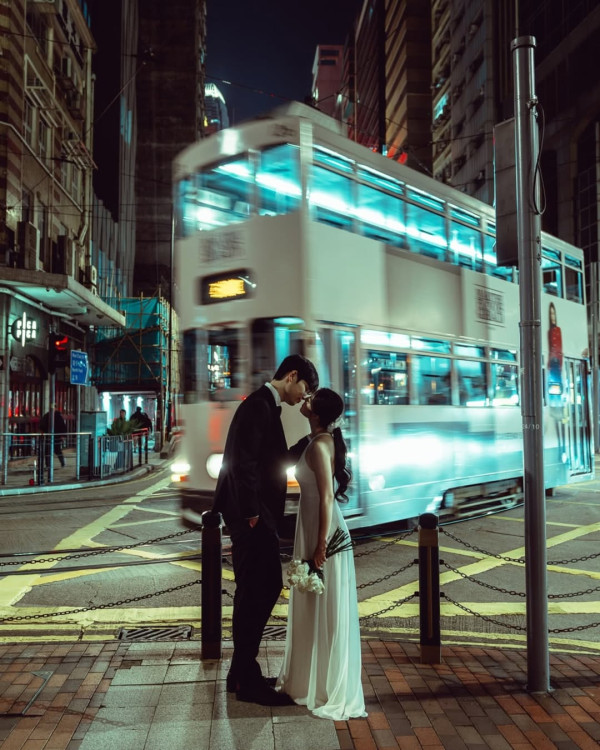 韓國二代女團成員曬香港取景婚照!霓虹燈/電車景拍出港式復古氛圍