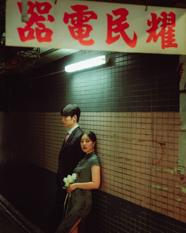 韓國二代女團成員曬香港取景婚照!霓虹燈/電車景拍出港式復古氛圍