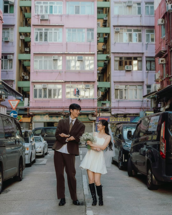 韓國二代女團成員曬香港取景婚照!霓虹燈/電車景拍出港式復古氛圍