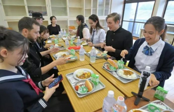 日本推高中生活體驗旅遊計畫！災難演習/清潔課室！期間仲有「不良學生」亂入！收費曝光 