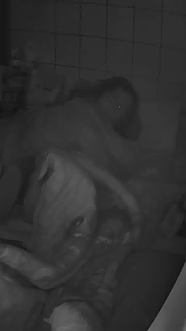 台灣地震一刻印傭姐姐飛身緊擁臥床婆婆 漆黑中寸步不離感動網友:值得加薪