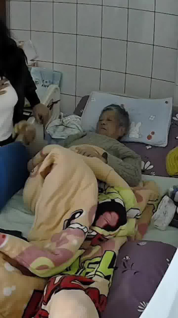 台灣地震一刻印傭姐姐飛身緊擁臥床婆婆 漆黑中寸步不離感動網友:值得加薪