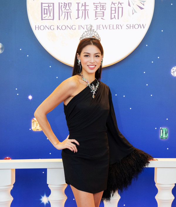 前港姐冠軍孖囡囡美國行年宵 大讚有新年氣氛:以為返咗香港