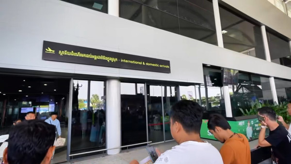 鍾麗緹大女布吉性感大解放！紅色火辣泳裝曬豐滿上圍 