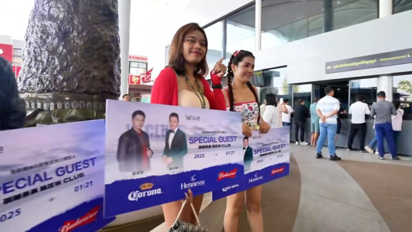 鍾麗緹大女布吉性感大解放！紅色火辣泳裝曬豐滿上圍 