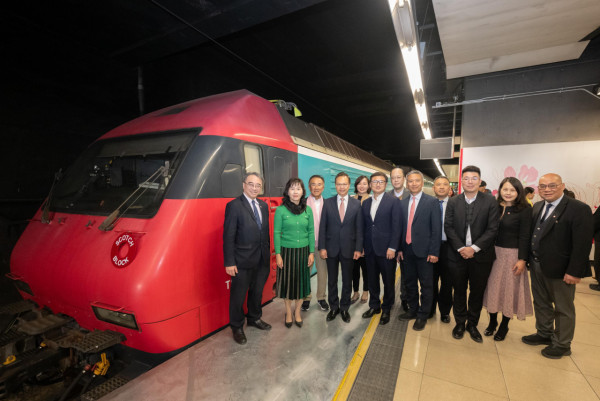 港鐵「站見」鐵路展回歸！首架雙層列車「九廣通」亮相+過百件鐵路珍藏