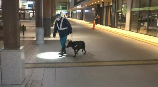 日本JR站發生隨機斬人1死2傷 兇手仍在逃引發擔憂 警察公開犯人相片