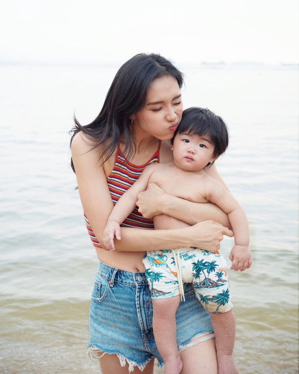 前TVB女星佗B飛馬爾代夫度假 泳裝曬纖瘦身材 上圍明顯升級 