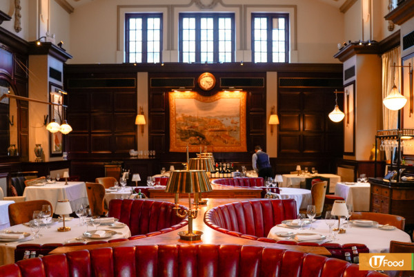 WATERMARK 三面環海飽覽維港天際  期間推「Love On the Water情人節菜單」 