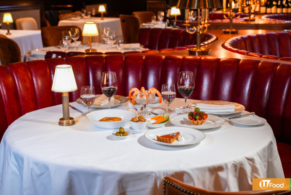 WATERMARK 三面環海飽覽維港天際  期間推「Love On the Water情人節菜單」 