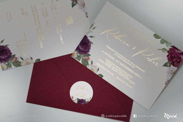 為方便老一輩閱讀和觀禮,部分西式喜帖亦可在同一面印上中英文雙語,或在前頁及背頁各佔一種語言。(圖片來源︰FB@Wedding Mood - 婚禮 喜帖 佈置 設計)