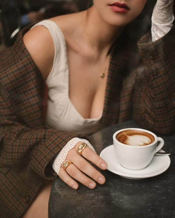 鍾麗緹大女布吉性感大解放！紅色火辣泳裝曬豐滿上圍 