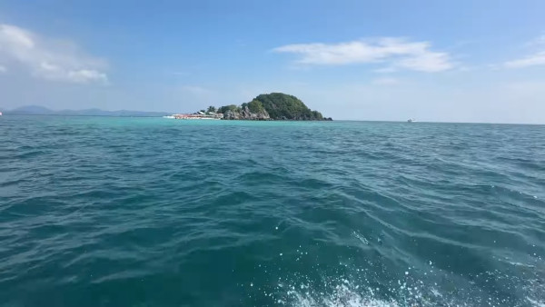 鍾麗緹大女布吉性感大解放！紅色火辣泳裝曬豐滿上圍 