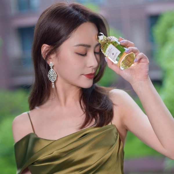 44歲鍾欣潼突公開北京婚紗相！甜喊：我宣布！一個月內激瘦身形成焦點 