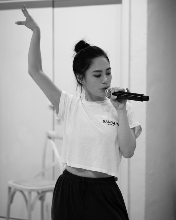 44歲鍾欣潼突公開北京婚紗相！甜喊：我宣布！一個月內激瘦身形成焦點 