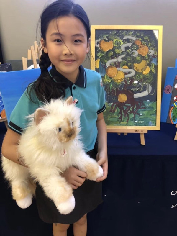 Sabrina在藝術方面亦非常有天份 聲夢小花畫作於法國羅浮宮展出 趙紫諾年僅16歲!音樂藝術天份一樣高