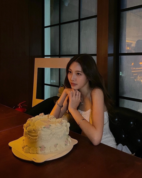 聲夢小花畫作於法國羅浮宮展出 趙紫諾年僅16歲!音樂藝術天份一樣高